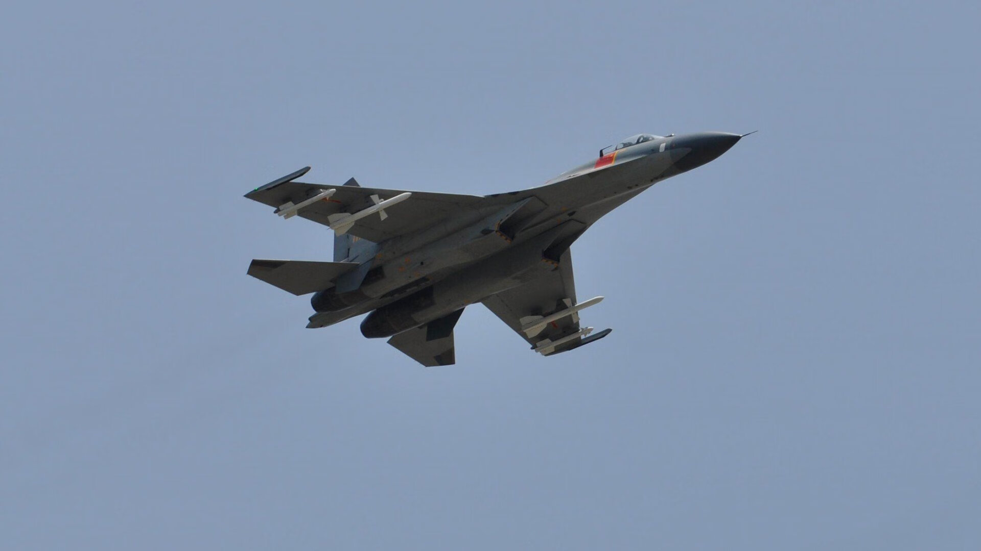 爱游戏娱乐-“东安湖赛场跑酷：惊险跃升，挑战极限障碍”