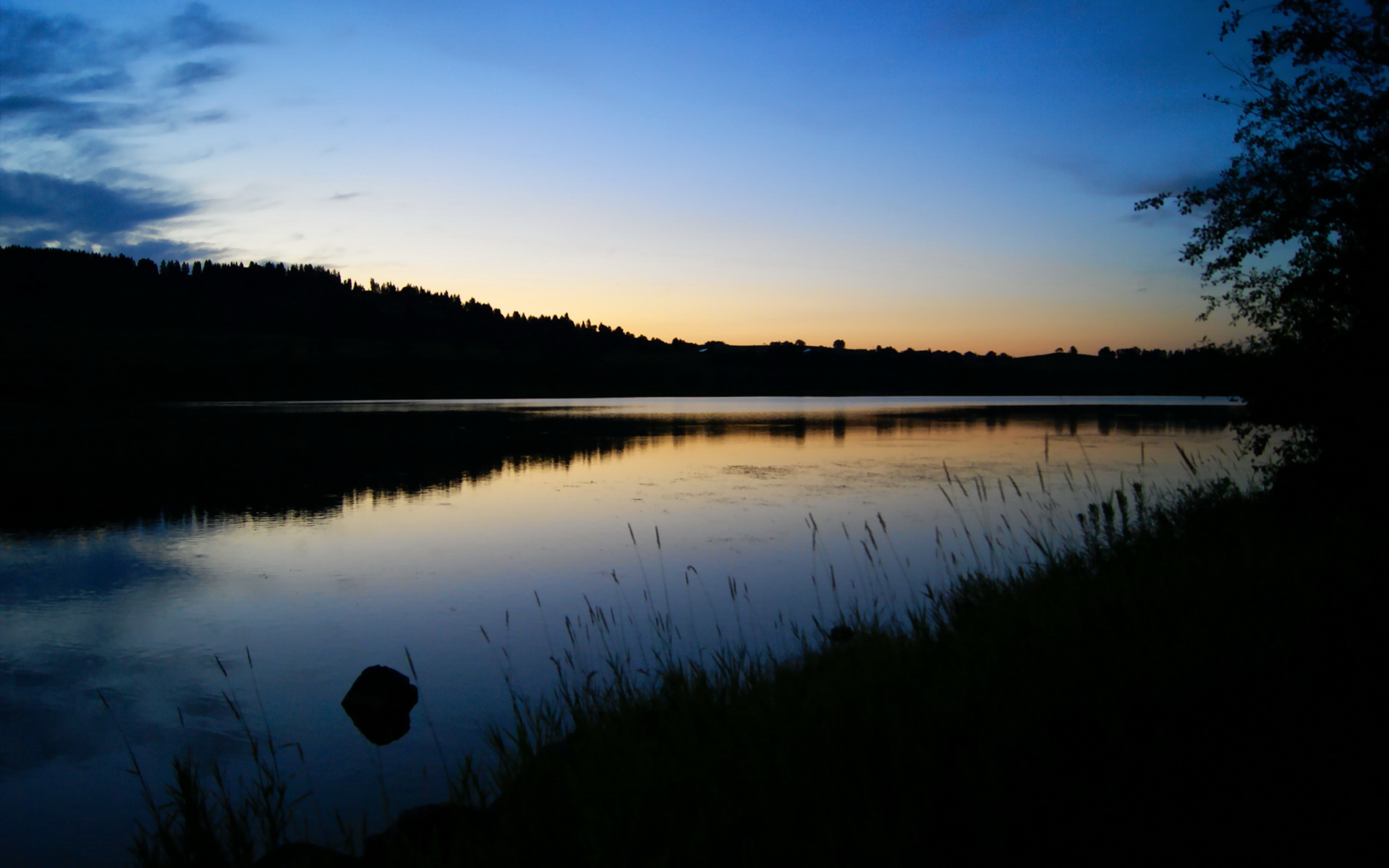 爱游戏综合娱乐-中超球队使用战术投影设备实时调整训练节奏，足球投影